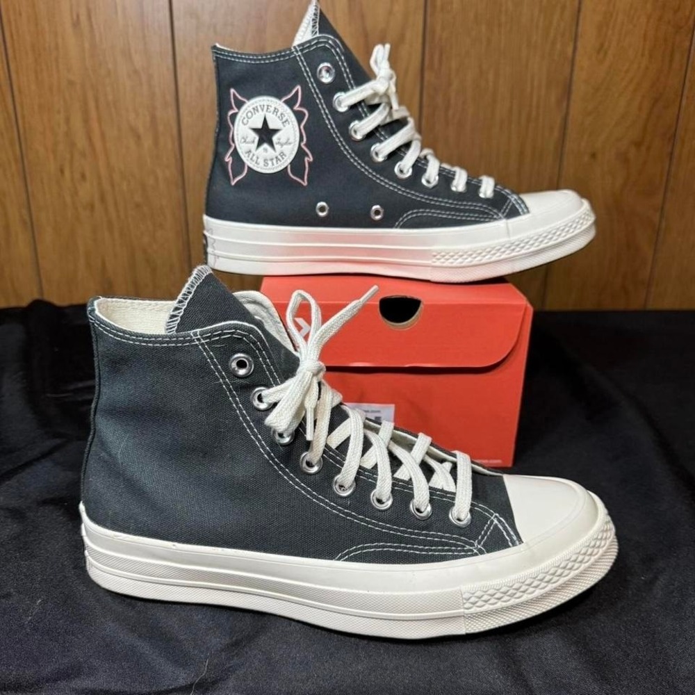 Converse Chuck‎ Taylor All Star trainers with floral accents Size 9.5 Womens